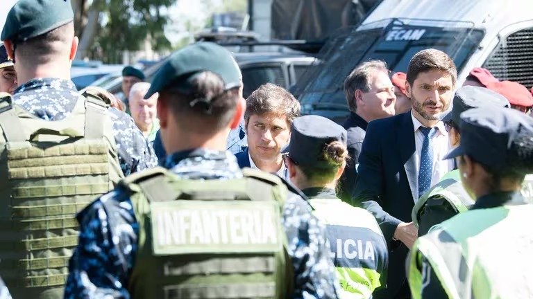 Axel Kicillof, gobernador de Buenos Aires y Maximiliano Pullaro, gobernador de Santa Fe.